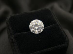 Brinco Ponto de Luz Dourado - (Código do produto L46Ex)
