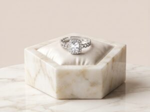 Anel Cravejado Cristal Branco Regulável - (RR08)